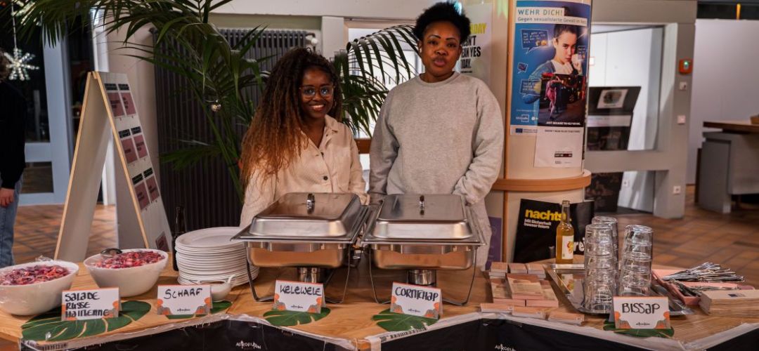 Der Essenstand von Afro Fusion Collective gUG beim Abschlussevent