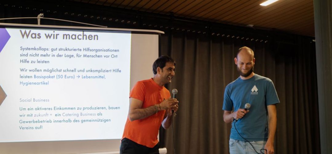 Elevatorpitch von Human you and me beim Halbzeitshowing von zukunft +