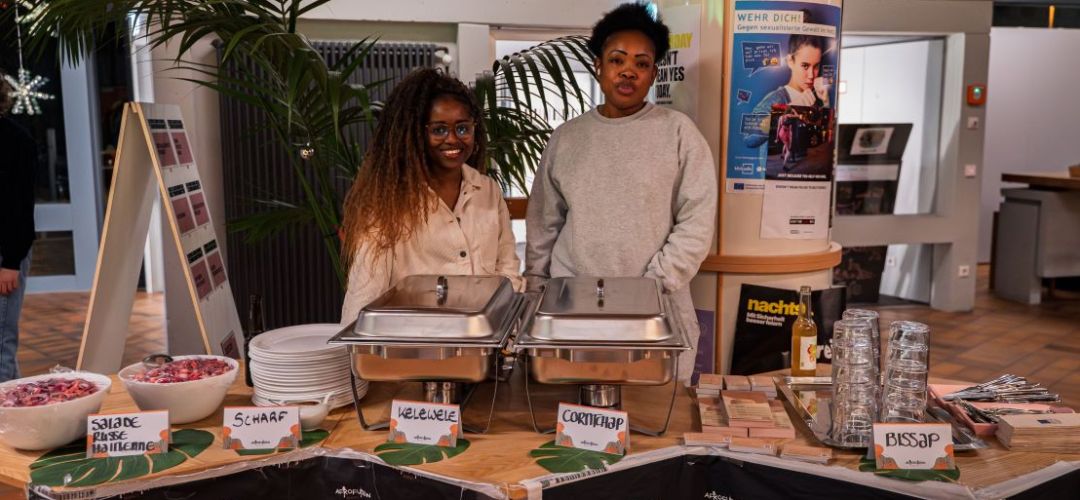 Der Essenstand von Afro Fusion Collective gUG beim Abschlussevent