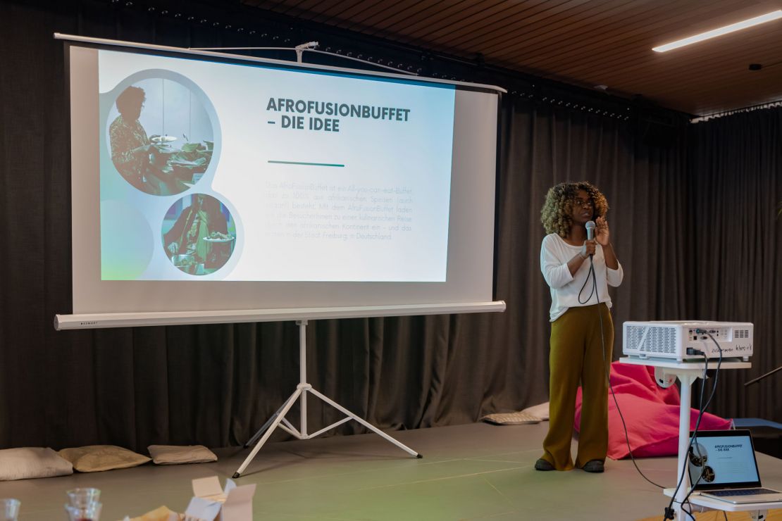 Elevatorpitch von Afro Fusion Buffet beim Halbzeitshowing von zukunft +