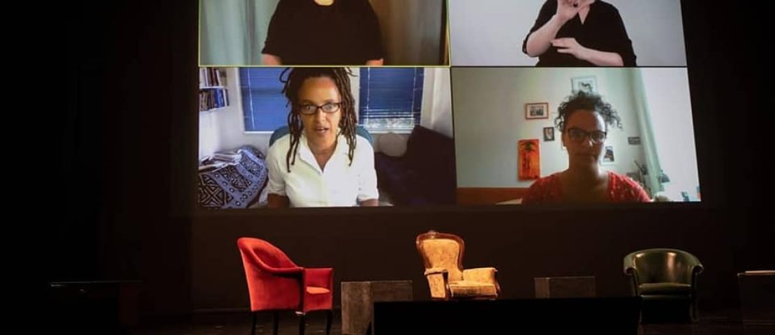 Fatima el Tayeb hat einen in deutsche Gebärdensprache gedolmetschten Vortrag per zoom beim dritten "Dear White People..."  Festival.